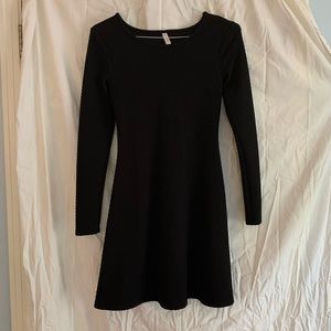 Fitted Black Long-Sleeve Dress